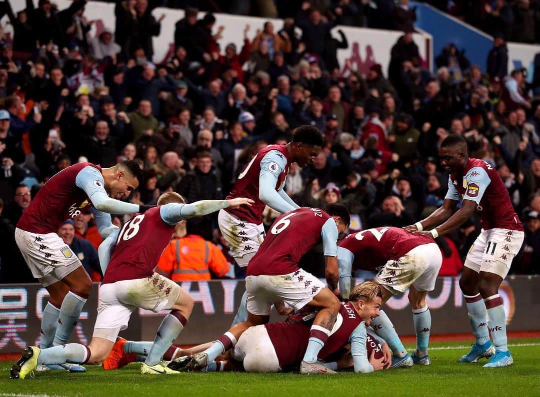 ジャック・グリーリッシュさんのインスタグラム写真 - (ジャック・グリーリッシュInstagram)「Great win last night & a special night under the lights at Villa Park. Nothing better 😍🤩」1月23日 1時41分 - jackgrealish