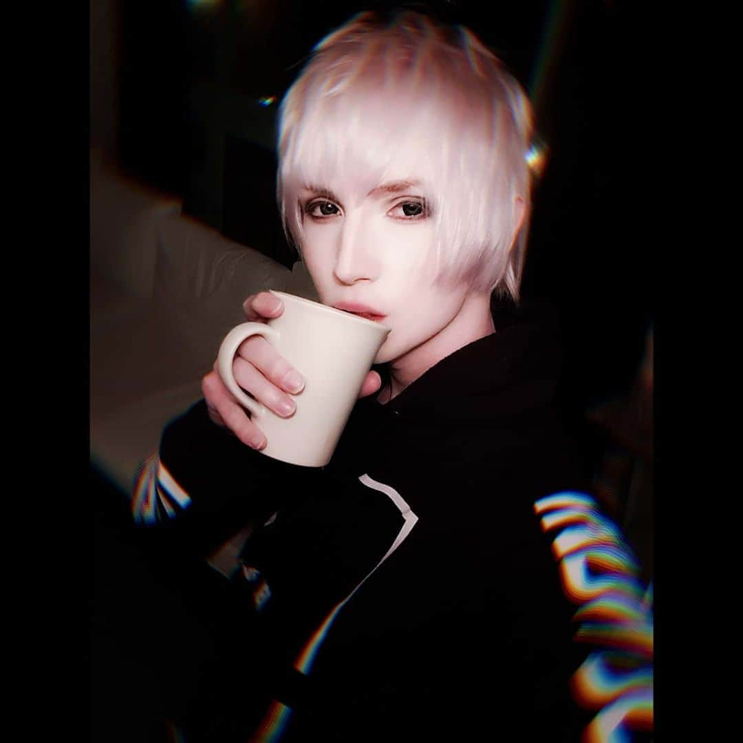 YOHIOのインスタグラム：「二人でコーヒー飲もう。⁣ ⁣ Coffee vamp.⁣ ⁣ -----------------------------------⁣ ⁣ #YOHIO #coffee #コーヒー #コーヒー好き #alternative」