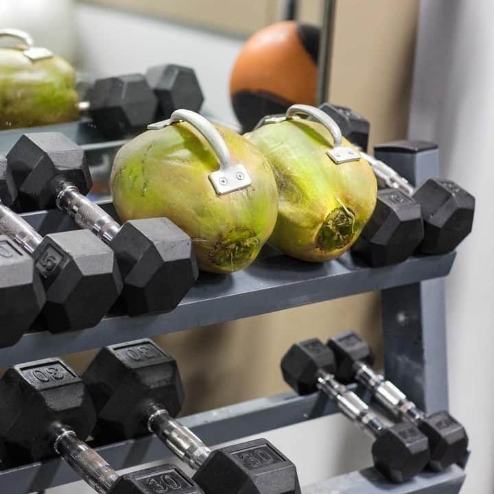 Vita Coco Coconut Waterのインスタグラム：「How are everyone's resolutions going?」
