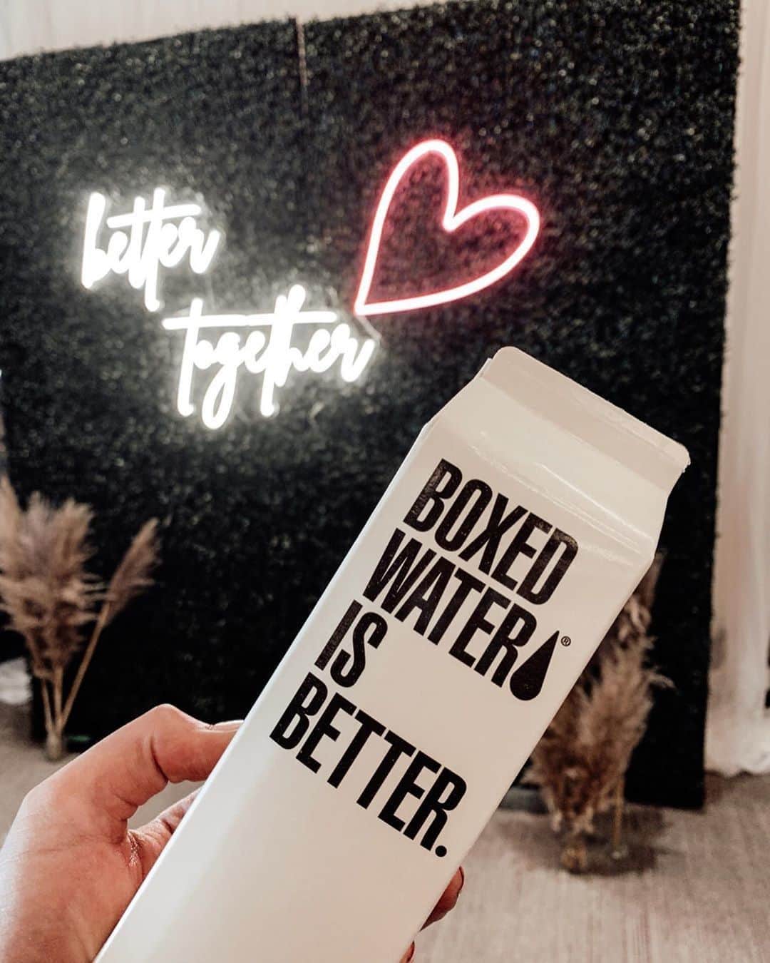 BoxedWaterさんのインスタグラム写真 - (BoxedWaterInstagram)「@vancitybusinessbabes and Boxed Water ARE better together 💗」1月23日 2時01分 - boxedwater