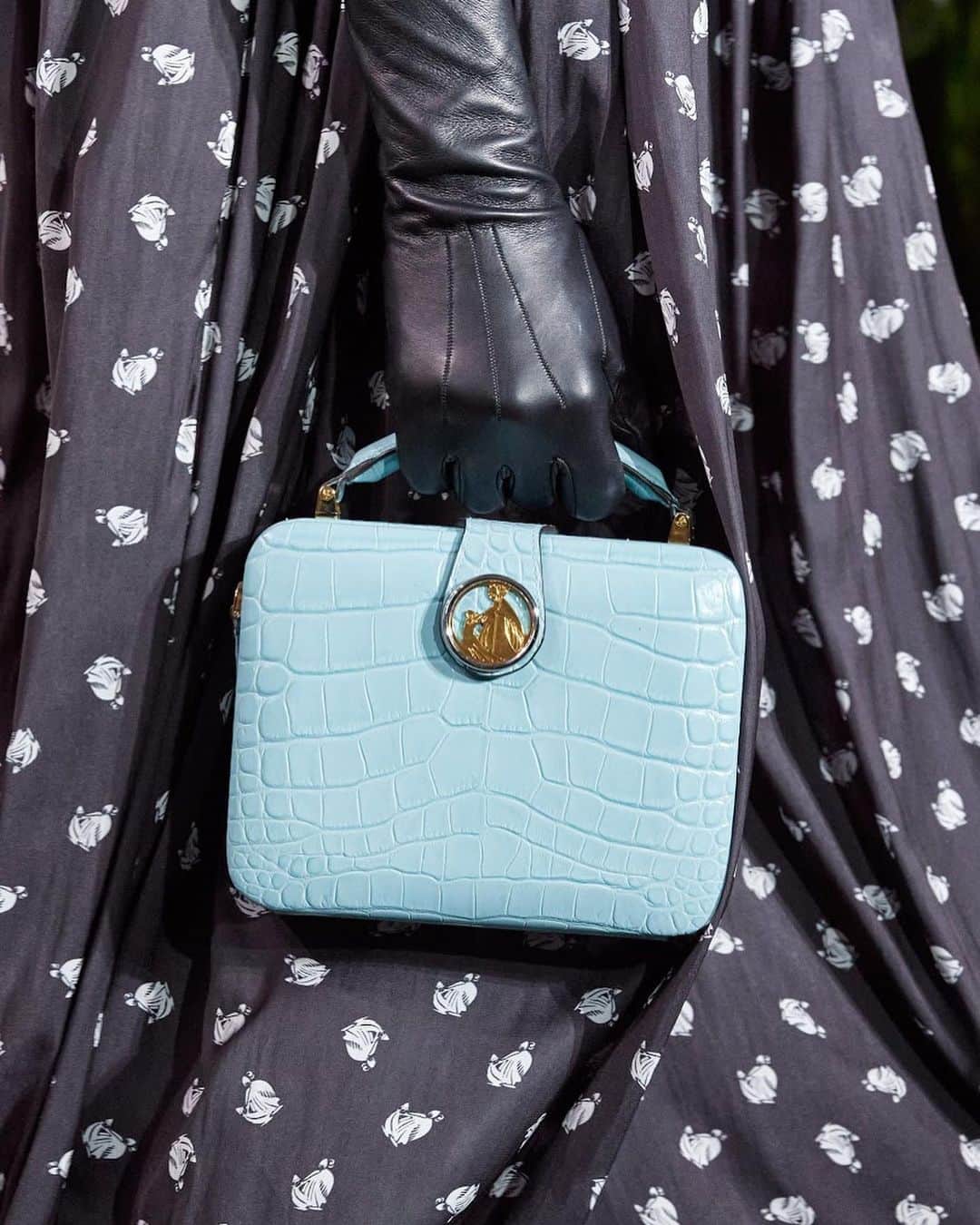 ランバンのインスタグラム：「NOT BAGS: “MINAUDIÈRES”  Featured on the #LanvinFW20 runway #Pfw #Lanvin」