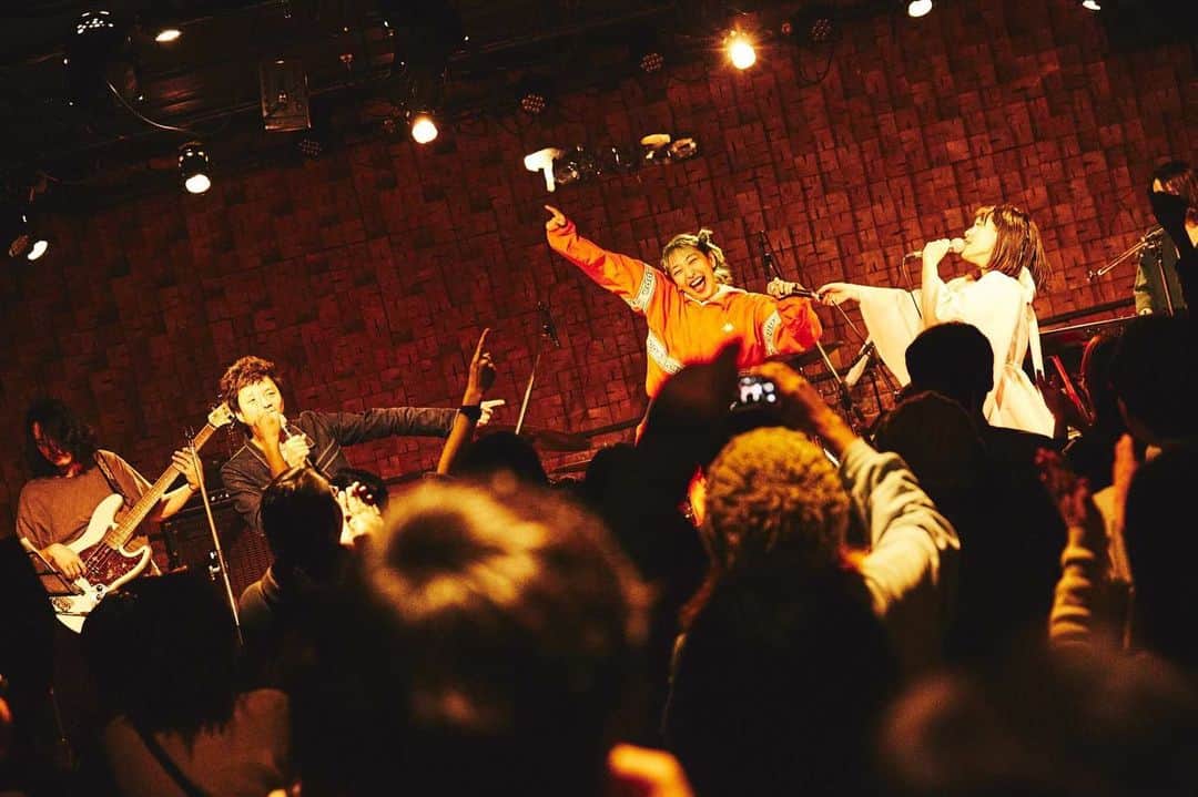 永原真夏さんのインスタグラム写真 - (永原真夏Instagram)「あっこゴリラと奇妙さんと遊んだときはヒップホップとロックンロールとソウルとパンク、好きなものがぜんぶステージにあって楽しかったな」1月23日 2時05分 - suika1ban