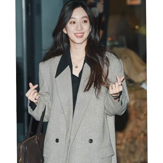 チョン・リョウォンのインスタグラム：「. 촬영은 마쳤지만 검사내전 끝까지 사랑해주세요. 감사합니다.🙏🙏」