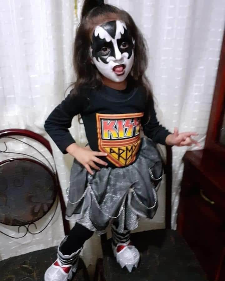 KISSさんのインスタグラム写真 - (KISSInstagram)「#KISSKids Rock! Thanks to Richi Kings for sharing his daughter Vanessa's picture with us. She looks wonderful! @genesimmons」1月23日 2時08分 - kissonline