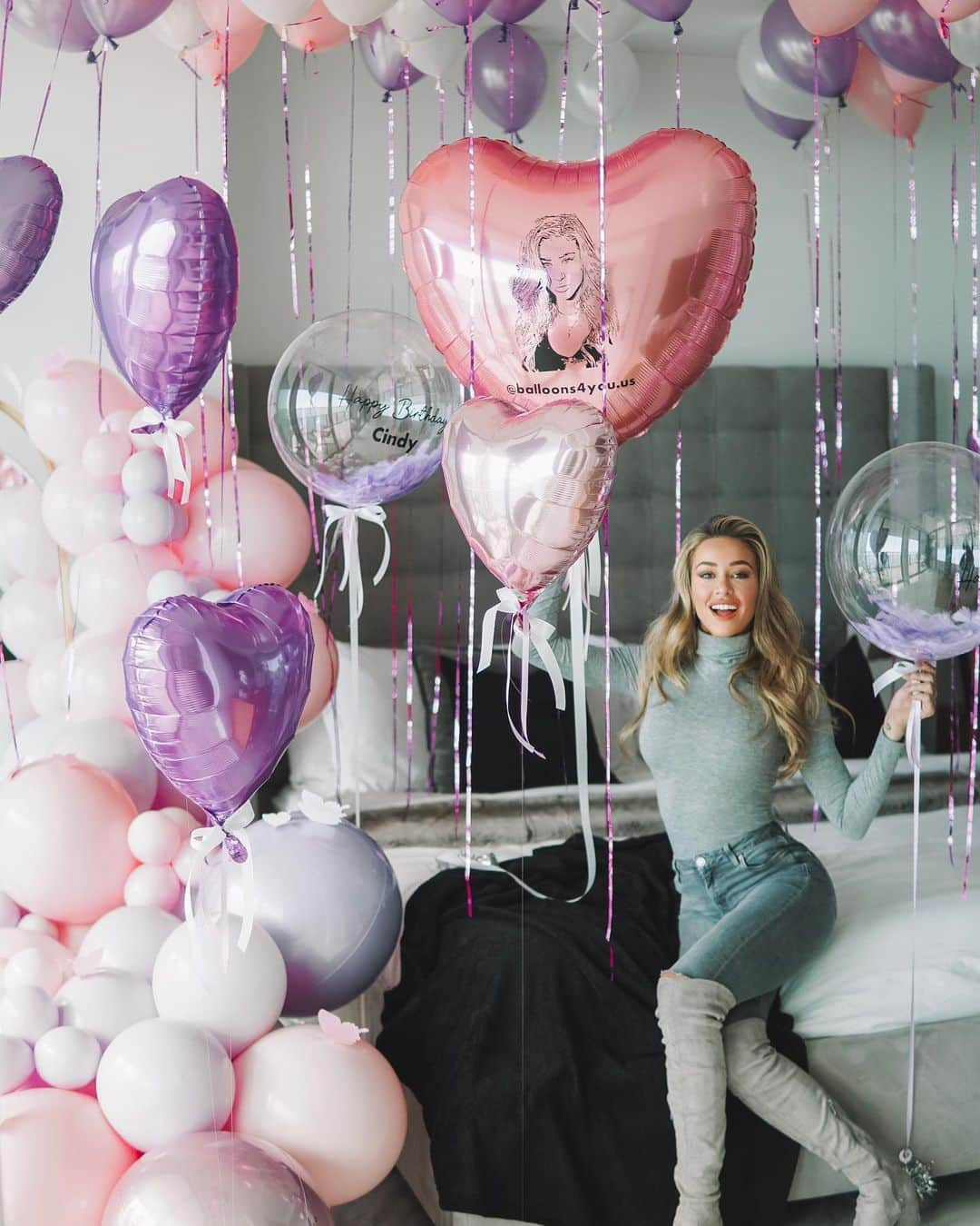 Cindy Pradoさんのインスタグラム写真 - (Cindy PradoInstagram)「So much fun walking in my room to these beautiful bday balloons! Wearing @prettylittlething - was also greeted with an amazing cold front 😍」1月23日 2時26分 - cindyprado