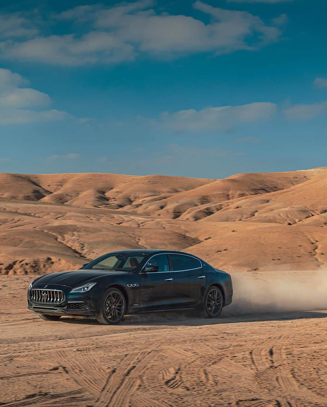 マセラティさんのインスタグラム写真 - (マセラティInstagram)「A "Royale" #MaseratiExperience. To launch the Royale special series for Quattroporte, Ghibli, and Levante, we travelled to Morocco to give our guests a right royal adventure. Only 100 units will be available, for Europe and the Middle East, in two unique Blu and Verde Royale colours with state-of-the-art features and exclusive interiors. #Maserati」1月23日 2時41分 - maserati