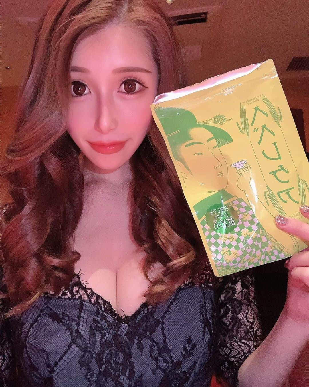 ゆがつくひとのインスタグラム：「. ヘベレケア💕🍼 . 二日酔い防止になるし、 甘くて飲みやすい(水なしで飲める🥺) お家🏡にストックしてある👼💘💫 . おすすめだよーっ(..›ᴗ‹..)❤️❤️ キャバ嬢の見方だね👌 . #ヘベレケア #2代目ヘベレケア姉さん  #二日酔い防止 #おすすめ  #自撮り #歌舞伎町 #六本木 #ミナミ  #新宿歌舞伎町 #キャバクラ #キャバ嬢  #キャバクラ嬢 #ぐいぐい #おやすみなさい #ぱいおつ」