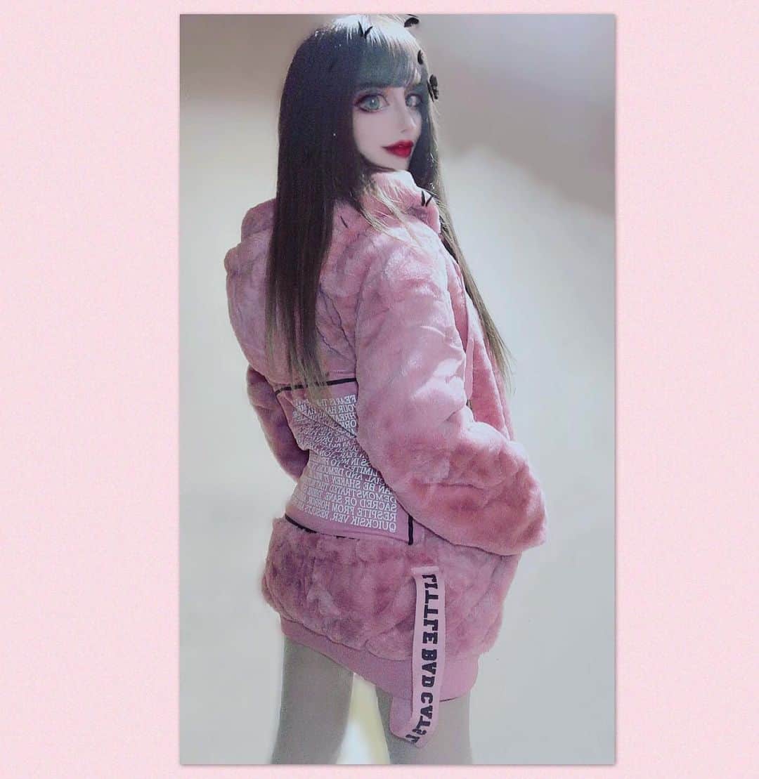 ヴァニラさんのインスタグラム写真 - (ヴァニラInstagram)「🐰🍓 . . 🦋今日のばにコーデ🦋 @beautifulsail_official さんの ピンクのアウターだよん🧚🏻‍♀️💖 . . バックスタイルが可愛いいし ばにの大好きなピンクでお気に入りなの✨🎀🍓🦄💓 . . #セレクトショップ #韓国ファッション #インポート #アウター #ばにコーデ」1月23日 3時06分 - vani0531