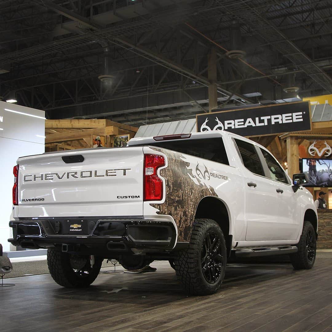 シボレーのインスタグラム：「The hunt is over. Introducing the #Silverado #Realtree Special Edition, in partnership with @realtreeoutdoors.」