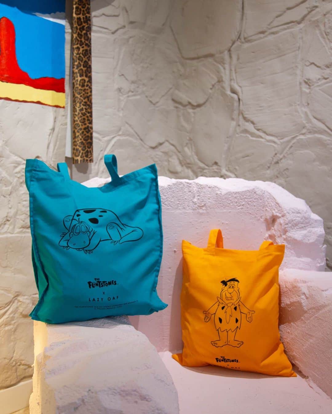 レイジー・オーフさんのインスタグラム写真 - (レイジー・オーフInstagram)「Yabba dabba do not miss out on our limited edition tote bags tomorrow for the launch of #TheFlintstonesXlazyoaf 🦴🦕 The first 50 visitors to Lazy Oaf Soho & Shoreditch will receive a limited edition tote in a choice of 2 colours (scroll through for a preview)  While stocks last 🙃 link in bio for store details  Set design by @laulit」1月23日 3時30分 - lazyoaf