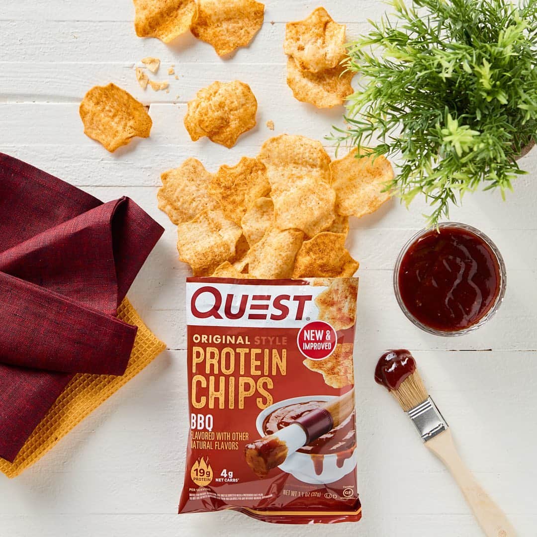 questnutritionさんのインスタグラム写真 - (questnutritionInstagram)「Who wants to meet the NEW & IMPROVED BBQ Chips? 🔥 They pack more crunch & more of your favorite smokey, backyard BBQ flavor with 19g protein & 4g net carbs per bag. #OnaQuest」1月23日 3時23分 - questnutrition