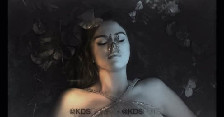 ミラ・キュニスのインスタグラム：「Selena Gomez -Rare (Sad Version)  Username: KDS Gomez (YouTube) Link: https://youtu.be/oVUqaCxk3WE  #selenagomez #Rare #newalbum」