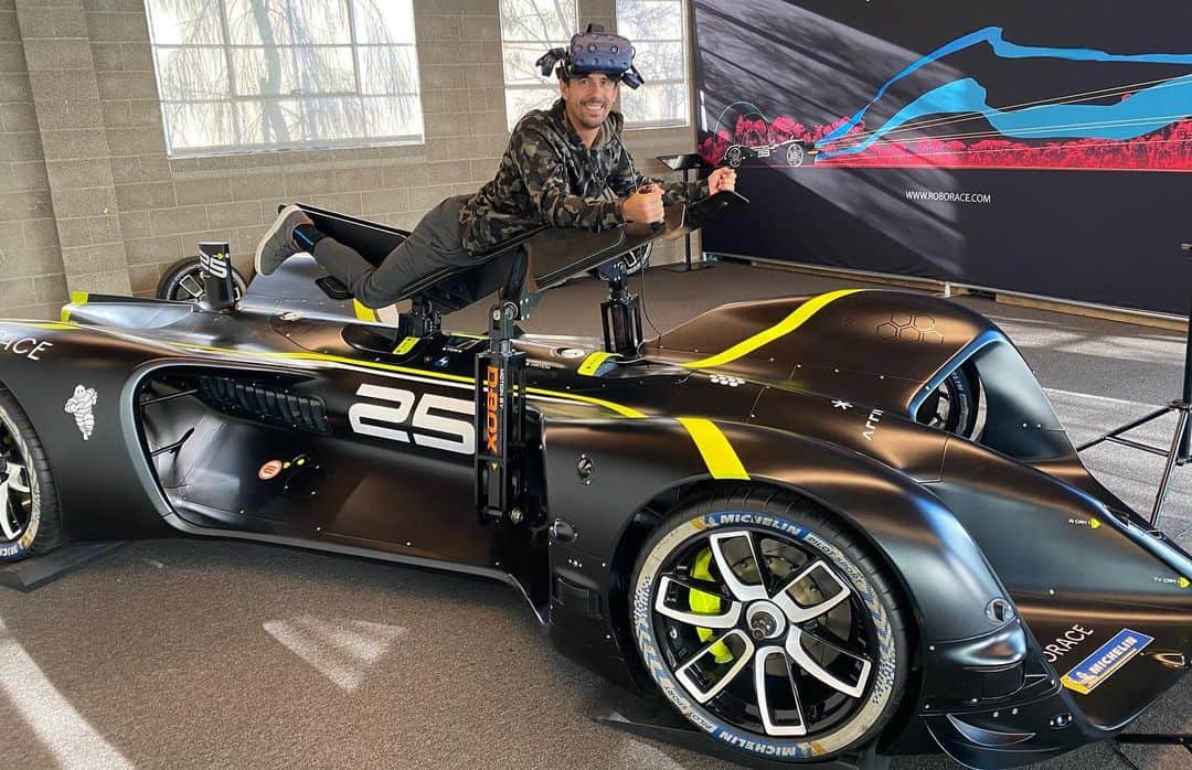 ルーカス・ディ・グラッシさんのインスタグラム写真 - (ルーカス・ディ・グラッシInstagram)「The #DreamTeam of @Roborace in our Los Angeles 🇺🇸 office ! Big news of #SeasonBeta coming soon ! —- #Electric #Racing #Technology #Autonomous #EV #Automation #Safety #Future #Roborace #Robocar #VR」1月23日 3時52分 - lucasdigrassi