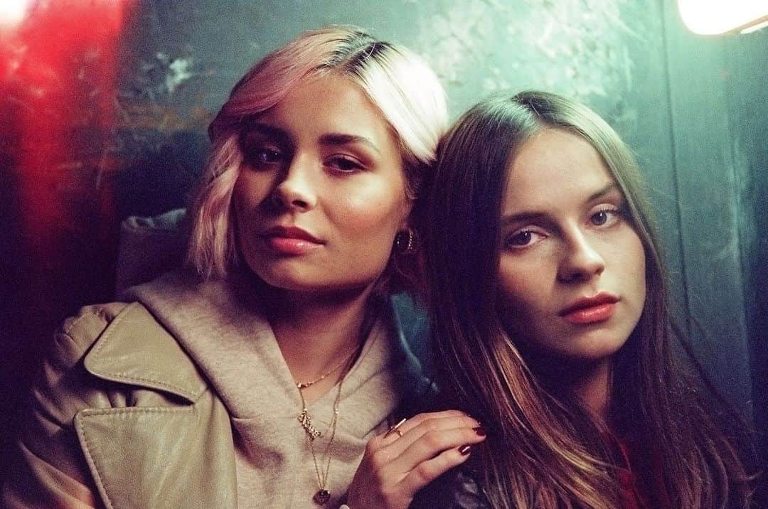 ガブリエル・アプリンさんのインスタグラム写真 - (ガブリエル・アプリンInstagram)「🔮 Miss You 2 video with @ninanesbitt 🔮  Premiering tomorrow 5pm GMT on @youtube ✨ ✨ ✨ 📸 @nat_michele」1月23日 3時53分 - gabrielleaplin