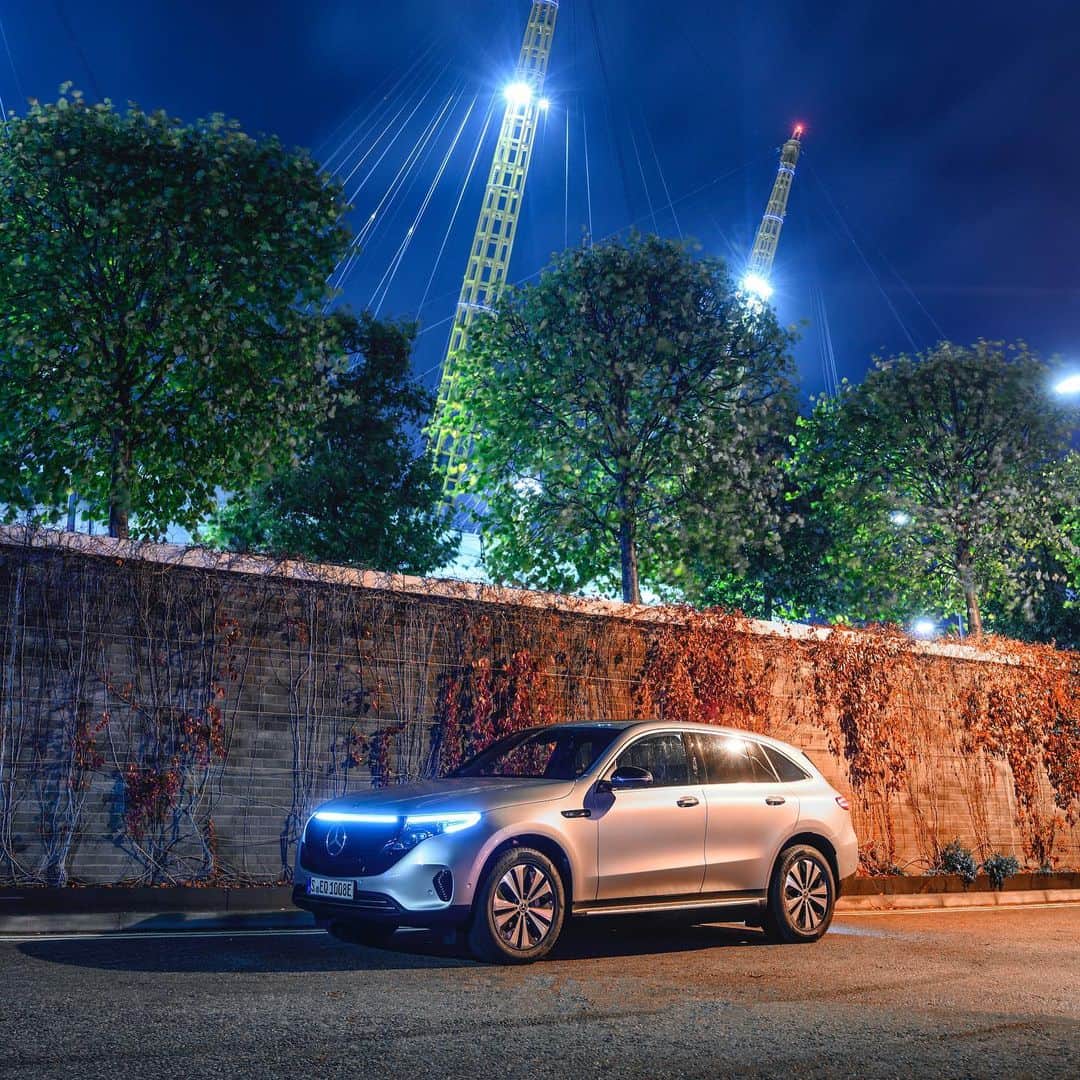 メルセデス・ベンツさんのインスタグラム写真 - (メルセデス・ベンツInstagram)「[Stromverbrauch kombiniert: 20,8–19,7 kWh/100 km | CO2-Emissionen kombiniert: 0 g/km | mb4.me/DAT-Leitfaden-electric | Mercedes-Benz EQC 400 4MATIC] Enjoy Electric. No matter where you are. The Mercedes-Benz EQC provides range, fast charging, and the thrilling feeling that only driving a Mercedes-Benz brings. #MercedesBenz #EQC #eMobility #electric #instacar  @gfwilliams for #MBsocialcar」1月23日 3時58分 - mercedesbenz