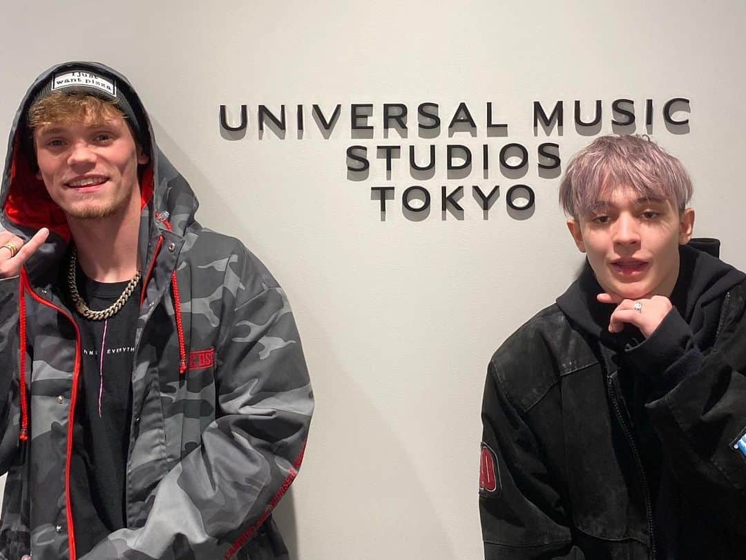 Bars and Melodyさんのインスタグラム写真 - (Bars and MelodyInstagram)「Was dope to visit the Tokyo office on our last trip to japan, the Japanese team are some of the nicest people I’ve ever met... arigato 💜」1月23日 4時01分 - barsandmelody