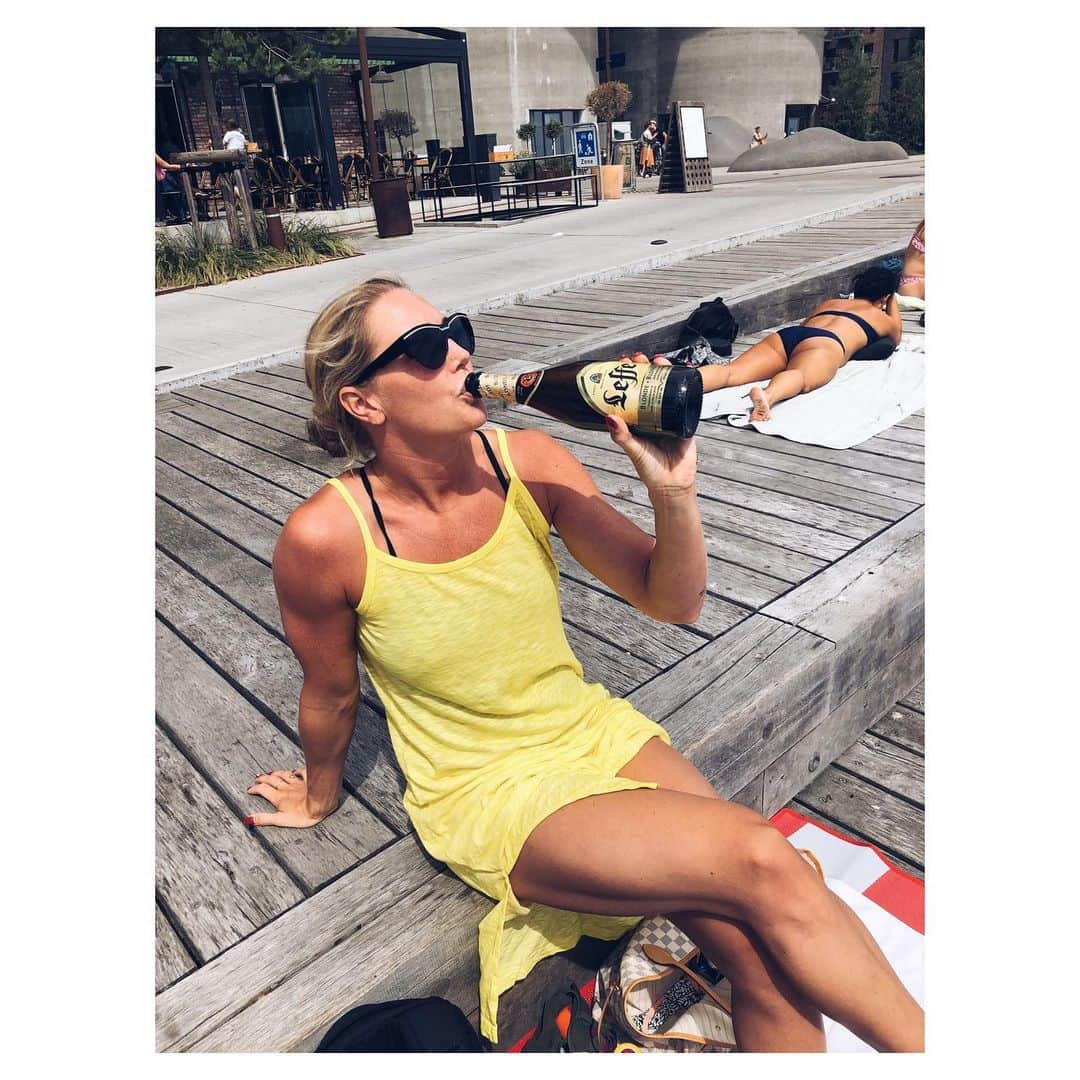 ヤネッテ・オッテセンさんのインスタグラム写真 - (ヤネッテ・オッテセンInstagram)「Beers, booties and bitches 💁🏼‍♀️ Take me back to summer please! Like honestly 🙏🏼😭」1月23日 4時07分 - jeanetteottesens