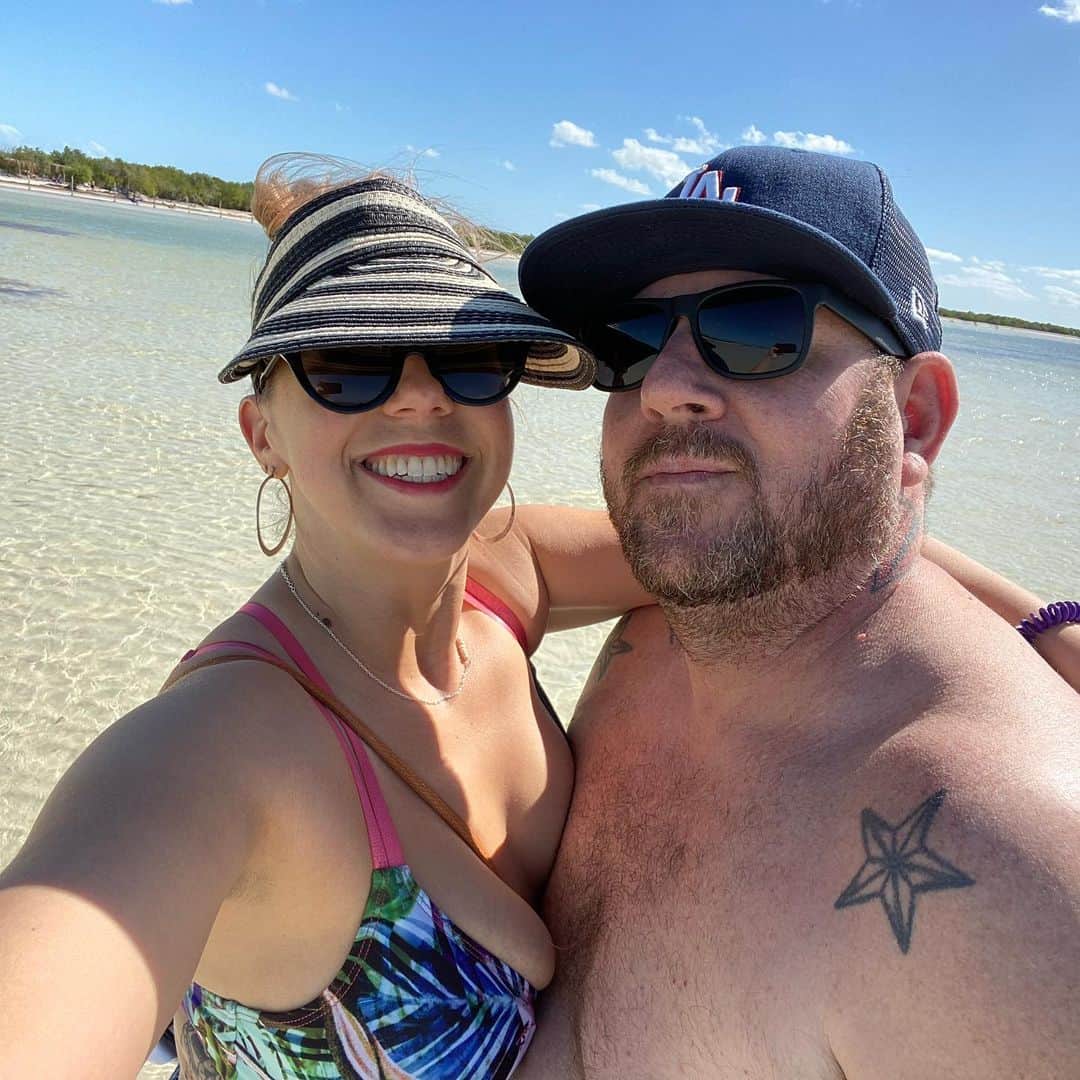ジョディ・スウィーティンさんのインスタグラム写真 - (ジョディ・スウィーティンInstagram)「Yeah... this doesn’t suck. Enjoying my beautiful birthday vacation with my love @ghostfacelito and soaking up all the sunshine I can on the beach ❤️❤️ #Mexico #Holbox #allsgood #sunshinebooksandbeach #perfection」1月23日 4時19分 - jodiesweetin