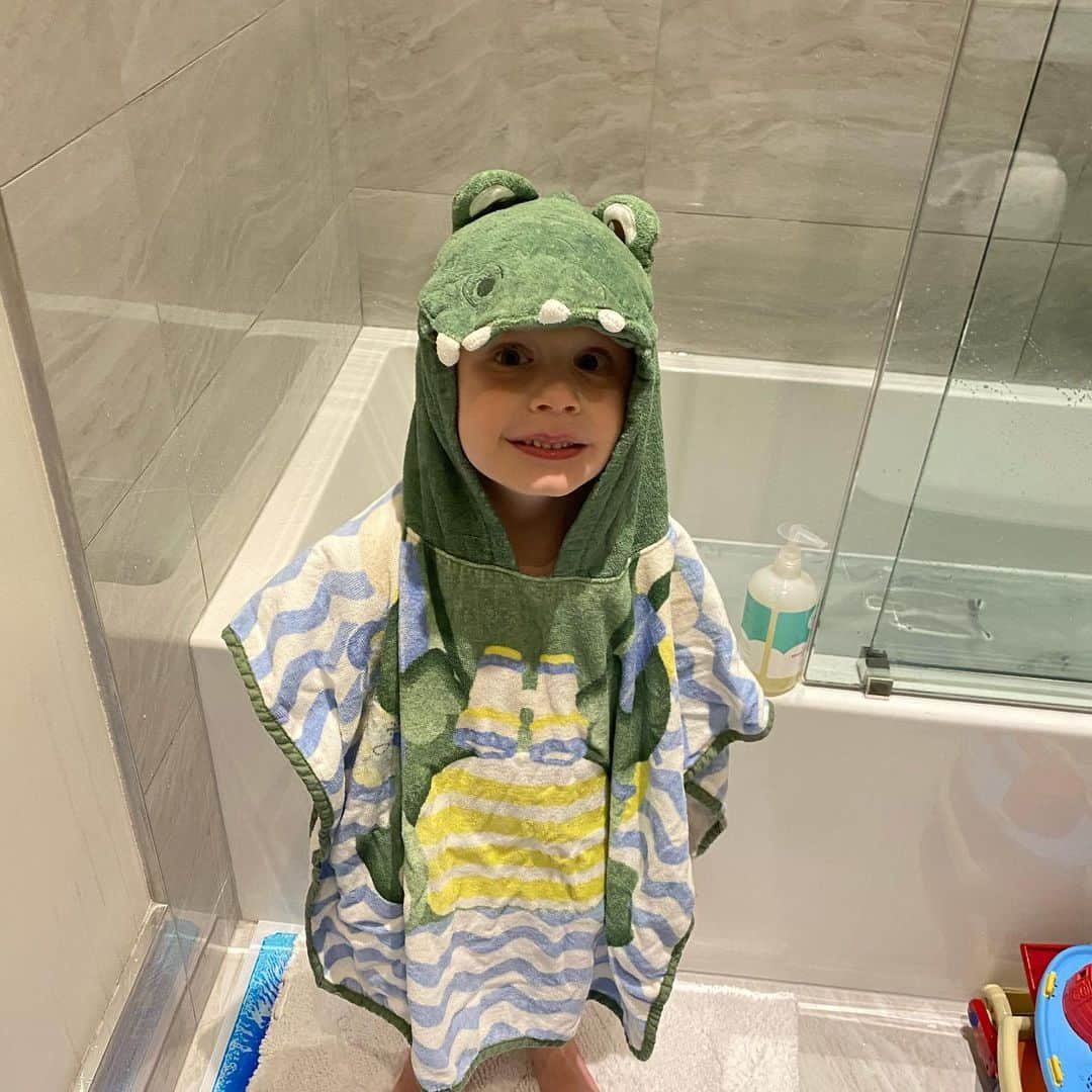 ニック・カーターさんのインスタグラム写真 - (ニック・カーターInstagram)「‪Forgot to post last nights bath. My little gator ☺️. #kids #children #fatherhood #bathtimefun #parenthood #cuteness ‬」1月23日 4時25分 - nickcarter