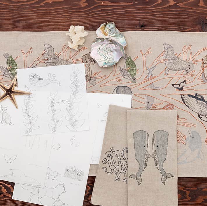のインスタグラム：「Another #CoralAndTuskCoastal throwback! In 2016 @stephanie_coralandtusk designed our Big Sur collection inspired by her time in the California coastal region. We donated 10% of the collection’s proceeds that year to @oceanconservancy. Next week we will be launching new coastal styles at @shoppeobject and next month they will be available for purchase on our website! Receive updates about the new collection by signing up for our email newsletter. #coralandtusk」