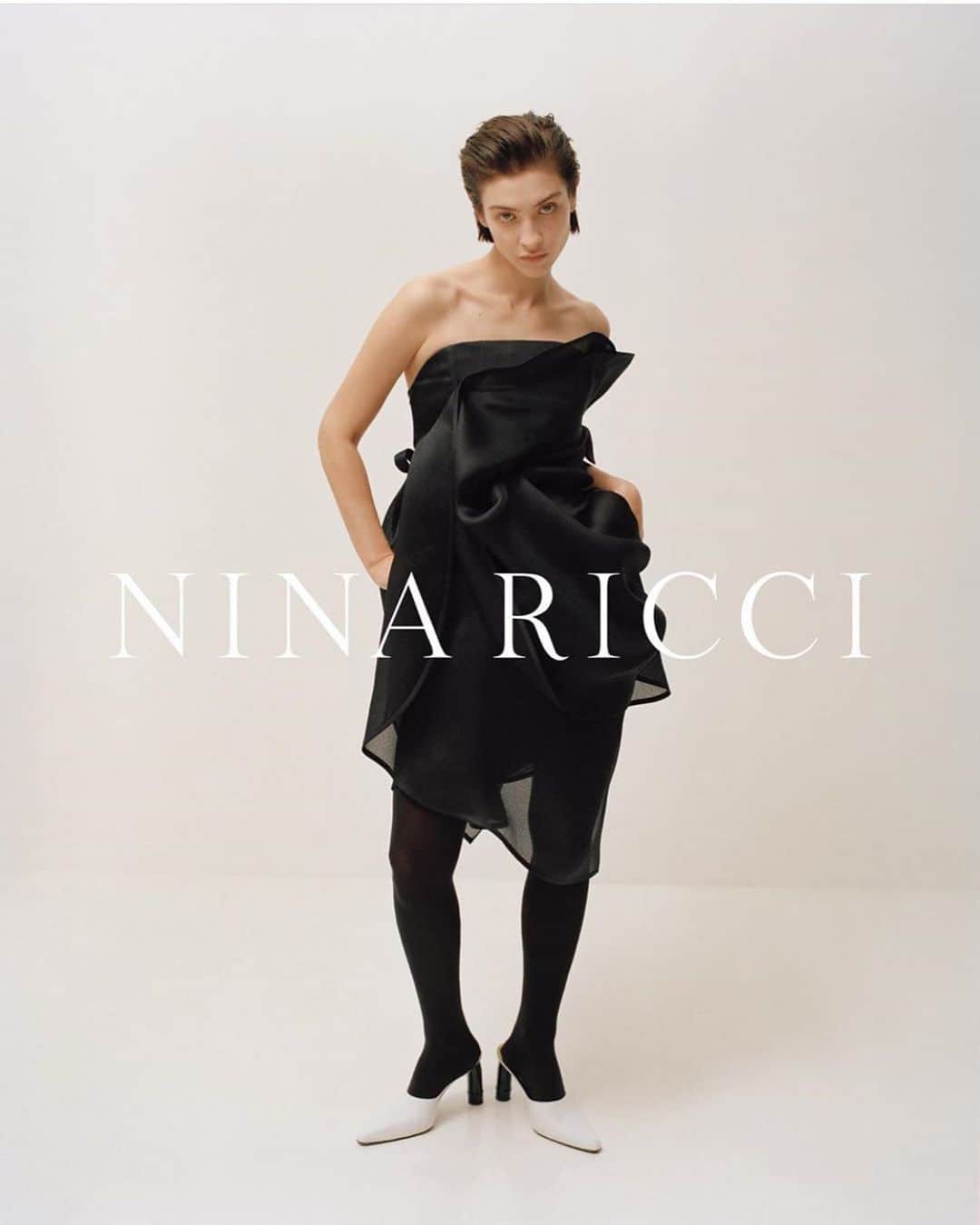 Taki Tanakaさんのインスタグラム写真 - (Taki TanakaInstagram)「#NINARICCI #🖤 #ニナリッチ #prefall2020 #izastagram @iza_official #paris #repost @ninaricci ・・・ Reflection on a new style: a study of Nina Ricci essentials  Fall 20 collection by @lisiherrebrugh and @rushemybotter Photographed by @senta.simond Styled by @vanessareidofficial」1月23日 4時37分 - tanakataki