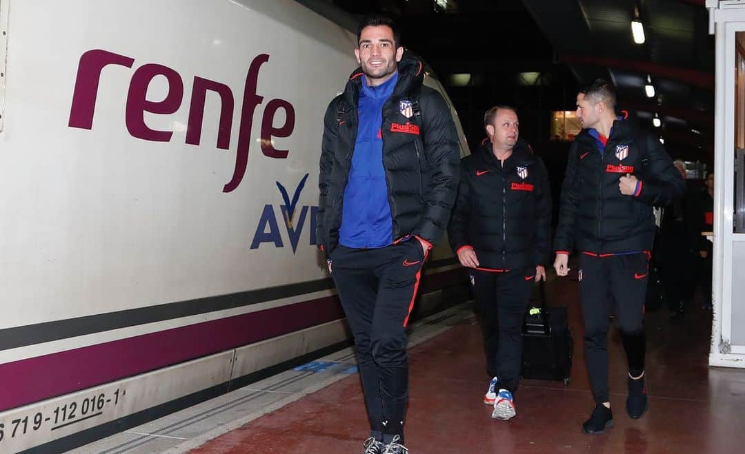 アトレティコ・マドリードさんのインスタグラム写真 - (アトレティコ・マドリードInstagram)「🚆 ¡El tren de @renfe con destino a León va a efectuar su salida! - 🚆 Your attention please! @Renfe train to León is about to depart! - 🚆 Le train @renfe à destination de León... va partir ! 🏆 #CopaDelRey ⚽ #CulturalLeonesaAtleti 🔴⚪ #AúpaAtleti」1月23日 4時37分 - atleticodemadrid