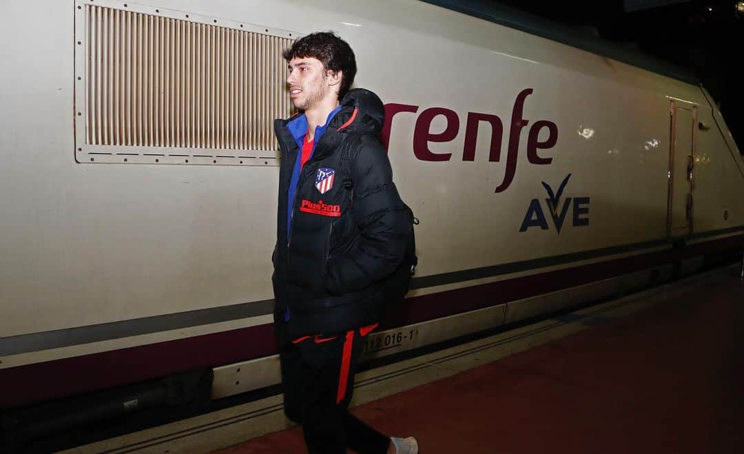 アトレティコ・マドリードさんのインスタグラム写真 - (アトレティコ・マドリードInstagram)「🚆 ¡El tren de @renfe con destino a León va a efectuar su salida! - 🚆 Your attention please! @Renfe train to León is about to depart! - 🚆 Le train @renfe à destination de León... va partir ! 🏆 #CopaDelRey ⚽ #CulturalLeonesaAtleti 🔴⚪ #AúpaAtleti」1月23日 4時37分 - atleticodemadrid