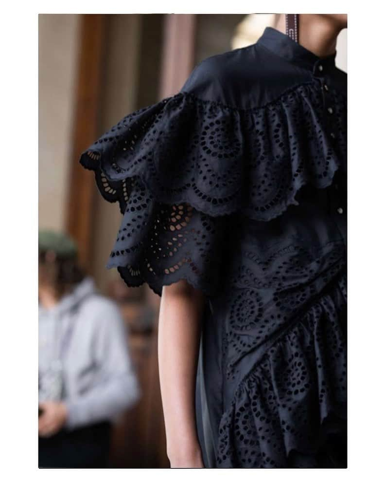 セドリック シャルリエさんのインスタグラム写真 - (セドリック シャルリエInstagram)「Broderie anglaise ruffle dress from our latest Spring/summer 2020 #ss20 #show #cedriccharlier」1月23日 4時46分 - cedriccharlierofficial