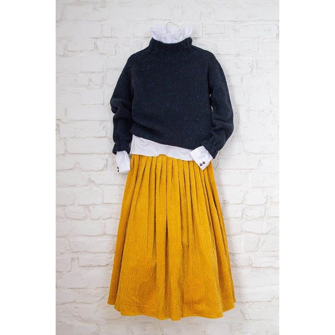 キャベジズ&ローゼズのインスタグラム：「Soft mustard yellow corduroy paired with a crisp cotton frilled shirt. Shop the Piper skirt and Nicholas shirt online💛 Pictured with the lovely navy Hamish sweater arriving soon and the Brunel Fair Isle jumper arriving soon. Contact us to be placed on the waiting list @christina_strutt @cabbagesandroses_shop #italianfabrics #scottishknitwear #winterwarmer #mustardyellow #navyandyellow #yellowandnavy #cabbagesandroses #cabbagesandrosesfashion #britishfashion #europeanfashion #shoplocal #somerset」