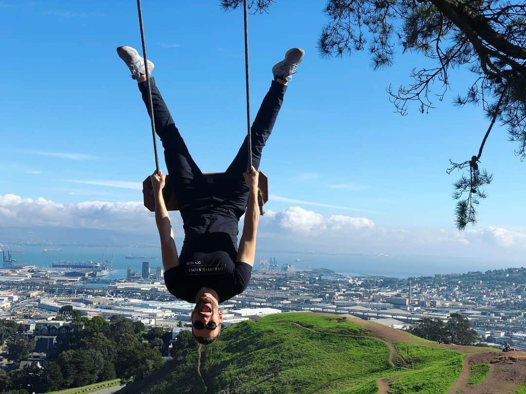 エリック・ラドフォードのインスタグラム：「I mean...why the hell not? #sf #fun #whynot #nevergrowup」