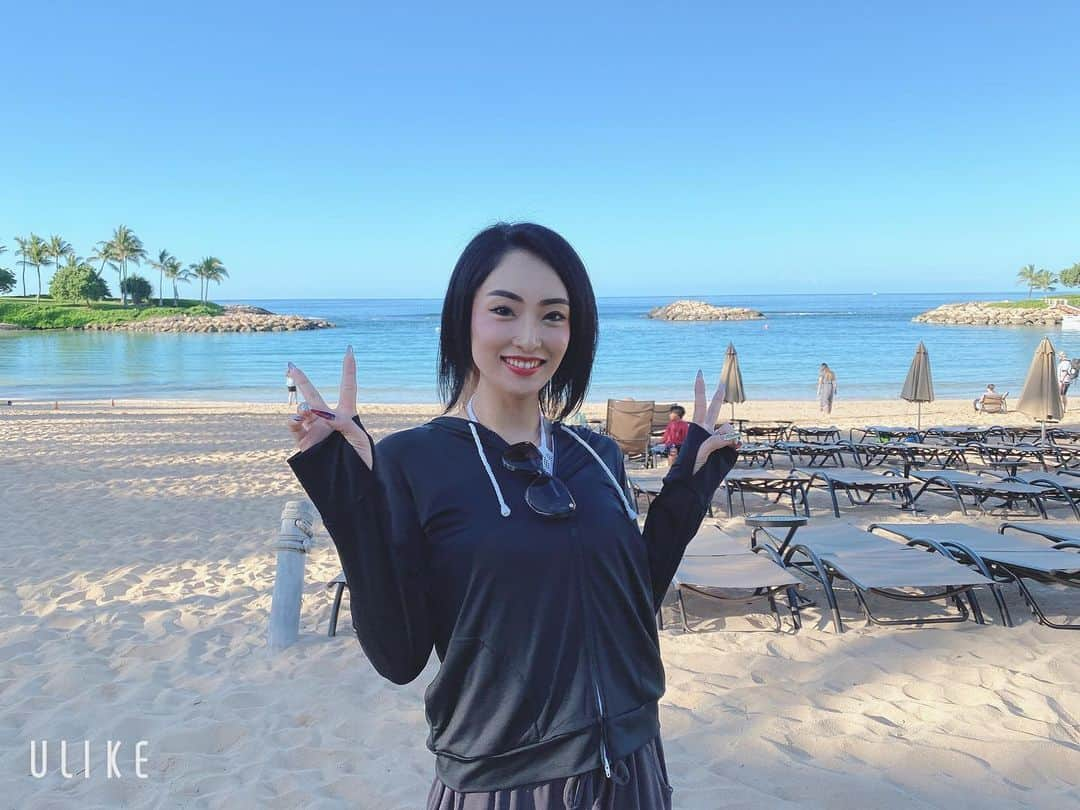 雅まことさんのインスタグラム写真 - (雅まことInstagram)「海が綺麗🌺🏖✨✨✨ あ、そういえば、ハイビスカス🌺 見てないなぁ〜😂😂😂 . . . #キャバ #キャバ嬢 #キャバクラ #キャバ #北新地 #club #caprice #クラブ #カプリス  #ホステス #シャンパン #美女 #美人  #いいね #ニュークラブ #新地 #かわいい  #cool #instagood #follow  #followme #instalike #happy #fun  #nail #beautiful #cute」1月23日 5時43分 - yuu_makoto_