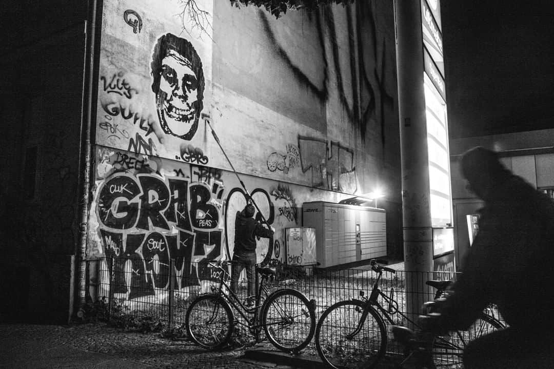 Shepard Faireyのインスタグラム：「Berlin some time between when I was 19 and now… I’ve liked the Misfits that whole time.⁠ Photo: @jonathanfurlong」