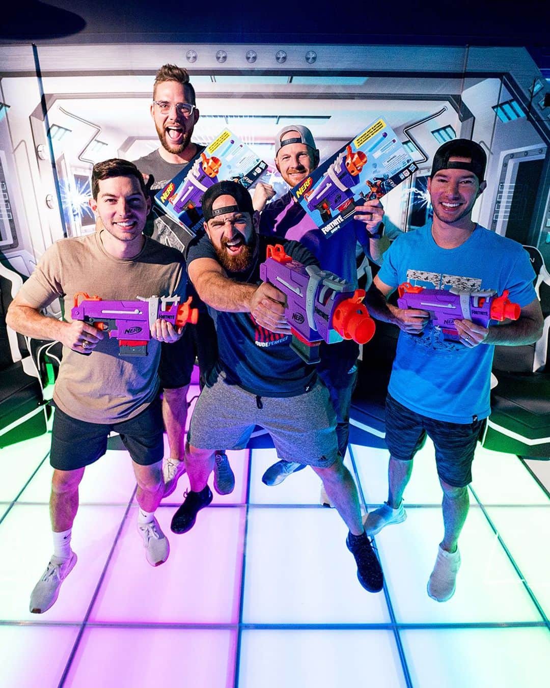 Dude Perfectさんのインスタグラム写真 - (Dude PerfectInstagram)「Own the final circle with the new @nerf Fortnite SMG-E! (Link in our bio to get yours now.) #NerfOrNothin #Ad」1月23日 6時21分 - dudeperfect