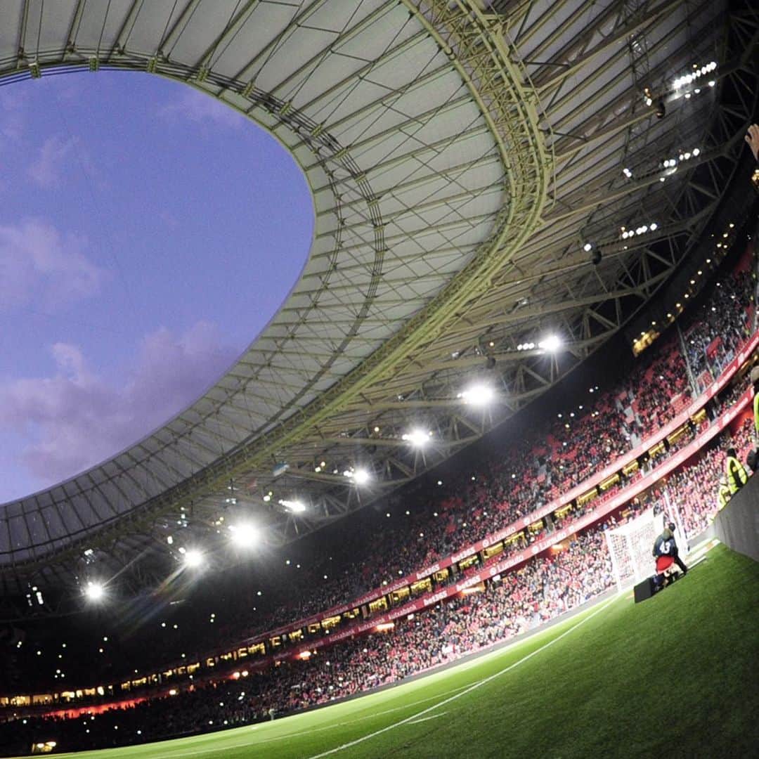 LFPさんのインスタグラム写真 - (LFPInstagram)「Name the stadium: __________.  Clue: 🦁❤️ • Nombra el estadio: __________.  Pista: 🦁❤️ • #LaLiga #LaLigaSantander #Stadium」1月23日 6時34分 - laliga
