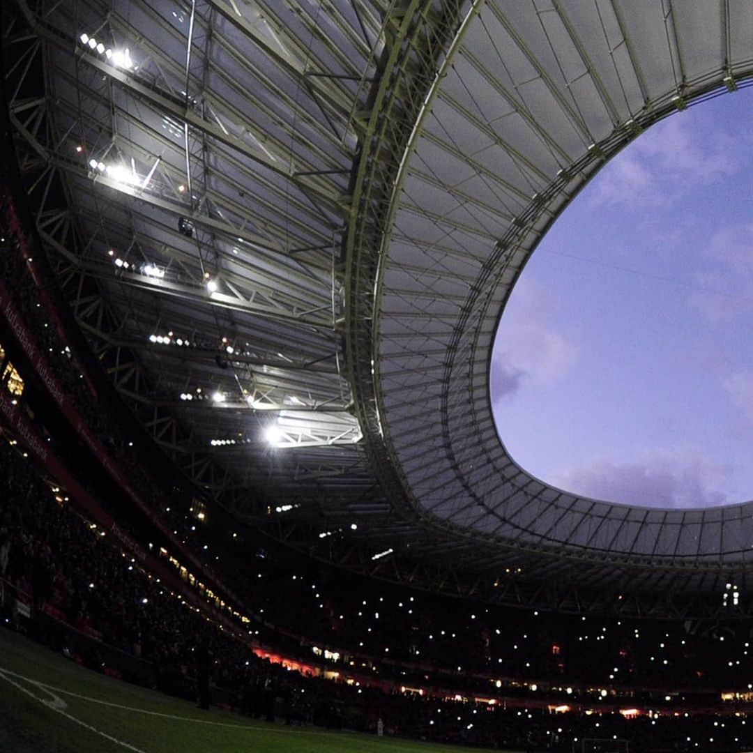 LFPさんのインスタグラム写真 - (LFPInstagram)「Name the stadium: __________.  Clue: 🦁❤️ • Nombra el estadio: __________.  Pista: 🦁❤️ • #LaLiga #LaLigaSantander #Stadium」1月23日 6時34分 - laliga