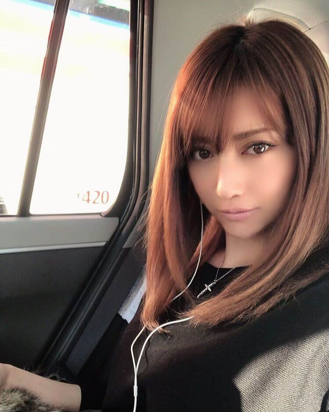 加賀美早紀さんのインスタグラム写真 - (加賀美早紀Instagram)「美容の日👨‍⚕️ アンチエイジングのAスレッド Aクリニックの糸は本当に凄いんです 2回目だけどこれ無しではもう生きられません お肌も綺麗になってたるみも無くなって ほっぺたのぷっくりが一瞬で無くなります☺︎ 3枚目のbefore after✨ 全然痛くないし、フェイスラインしゅってしたい方は一度試してみて！ 担当は小松先生( @dr.komatsu_rui ) ありがとうございました♡ * *  #美容 #小顔 #美肌  @a_clinic_ginza #aclinic銀座 #小松塁 #aスレッド #リフトアップ #aclinic #aクリニック#美容外科 #美容皮膚科 #美容クリニック」1月23日 17時45分 - kagami_saki