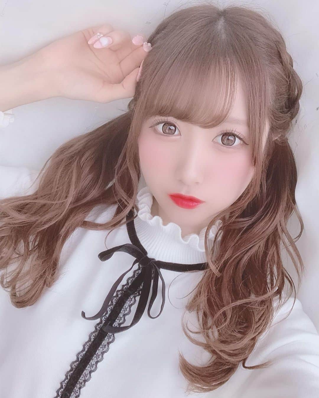 田口未彩のインスタグラム：「🎀 . . ぽよん . . . #カラコン　#メイク　#量産型女子　#量産型メイク　#たれ目メイク #ツインテール　#編み込み　#編み込みツインテール　#編み込みツイン　#量産型コーデ　#自撮り　#セルフィー　#自撮り女子」