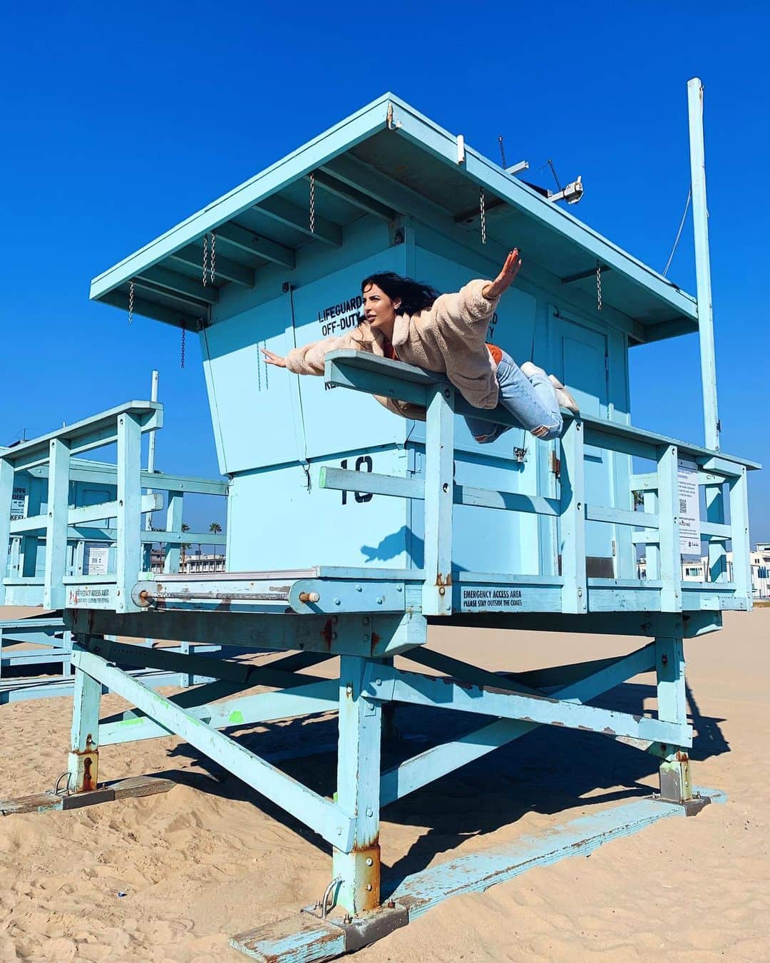 sananasのインスタグラム：「Be original being true to yourself 💚Parce qu’être original c’est de ne pas jouer le rôle de quelqu’un d’autre mais d’assurer dans le sien 😎😂 #JaiGaléréPourMonter  #JaiGaléréPourDescendre」