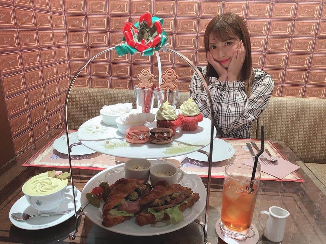 太田里織菜のインスタグラム：「. . 表参道にあるQ-pot CAFE. . アフタヌーンティー♡ クリスマスの時期に行ったの載せてなかった(´；ω；｀) . #らぶどる #アフタヌーンティー #表参道カフェ #表参道 #qpotcafe #qpotカフェ」
