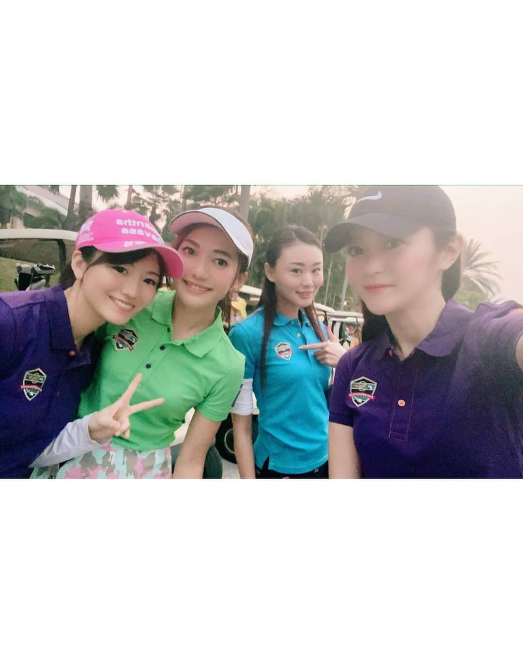 にゃんさんゴルフさんのインスタグラム写真 - (にゃんさんゴルフInstagram)「. . タイでゴルフ⛳️🇹🇭 Suwan Golf&Country club🐕 . . 早朝の6:40スタート🕰 朝早くて眠いけど午後から観光もできる🙆‍♀️ . しかも9:00くらいのスタートだと暑すぎる😂 . SALEになってたから みんなでゴルフ場のお揃いのウェアー！ たしか日本円で1500円くらい？ . あとバンカーにみんなハマって 近づいたらボールくっついてて 戸惑ったwww . #タイゴルフ#朝日#早朝スタート #thailand#thaigolf#バンカー #ゴルフウェア#ゴルフ女子#golfgirl #bridgestonegolf#bridgestone#ladiesgolf#golfhotties#golfbabes #golflife #golfstagram #japanesegirl #lovegolf  #golfer #instagolf #lemon#スポーツ女子 #골프 #모델 #한국#高尔夫球」1月23日 16時52分 - miiiii0228