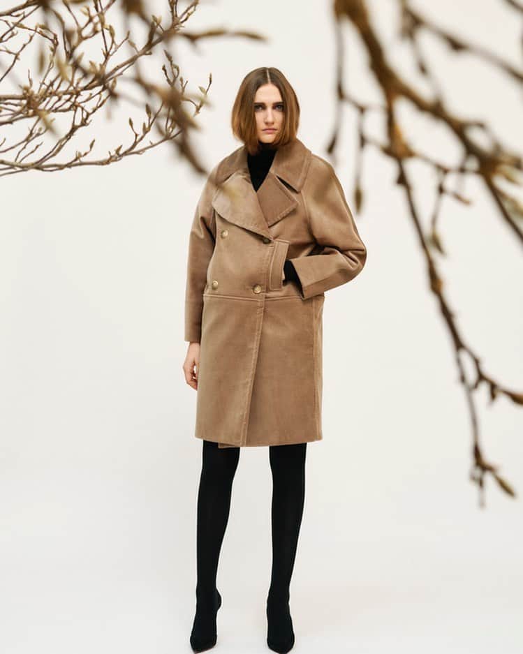 マーティン グラントのインスタグラム：「Look #9 AW20 Precollection  Corduroy Pea Coat #aw20 #paris」