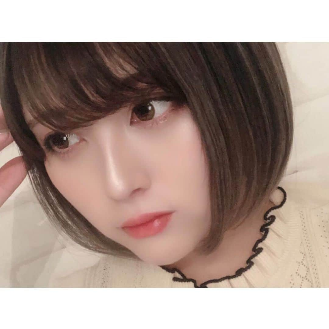 佐藤栞さんのインスタグラム写真 - (佐藤栞Instagram)「. . ん？？ 最近更新してなくてごめーんね . 2020年もよろしく頼みます😣 . #happynewyear」1月23日 17時04分 - bookmarker_23