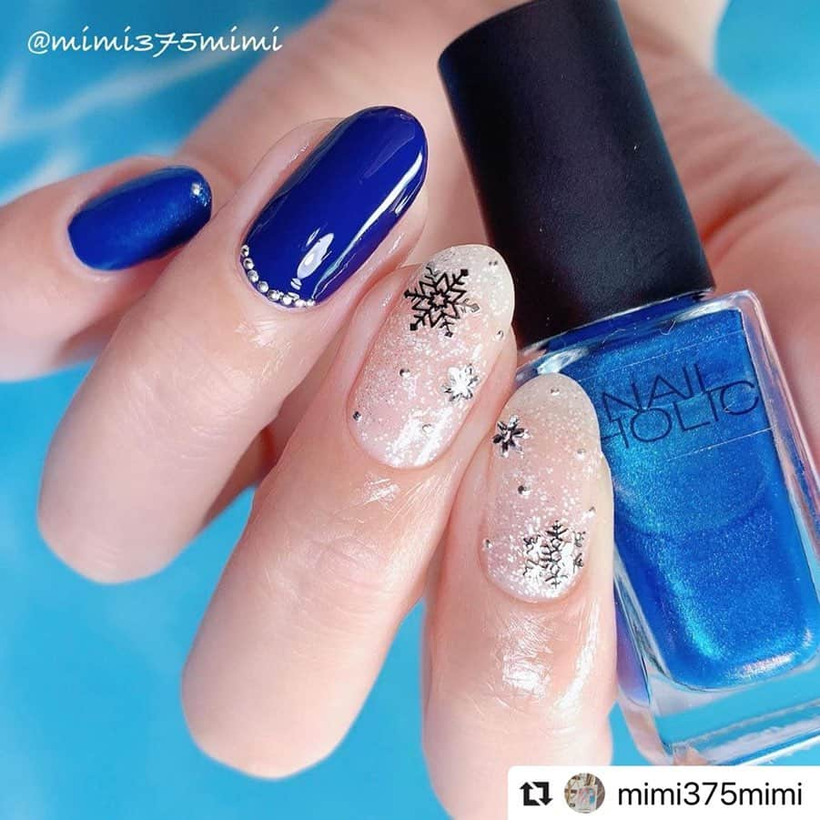 NAIL HOLICさんのインスタグラム写真 - (NAIL HOLICInstagram)「​⠀ 今回は公式アンバサダー @mimi375mimi さまの投稿をRepostさせていただきます！ ⠀ ⠀ 2020年2月16日に発売される、ネイルホリックの新色を使用した冬ネイル❄️⠀ きらめくグリッターのポリッシュと、発色の良いブルーで透明感あふれる指先✨⠀ ⠀ 【BL922】は鮮やかで爽やかなメタリック系のポリッシュ！⠀ 発色が良いので、ワンカラーでも存在感がバツグンです🌟⠀ 雪のように細かなラメが可愛い【WT062】はシアータイプなので、他のカラーと重ね塗りしても質感を楽しめそう💕⠀ ⠀ 魅力的なカラーが揃っている新商品❤️⠀ 2/16までお楽しみに♪⠀ ⠀ #nailholic_kose #nailholic #kose #コーセー #ネイルホリック #repost ⠀ ⠀ ⠀ ・・・⠀ ⠀ ・ NAIL HOLIC 新色コレクション vol.1 ・ ネイルホリックの新色が発表になりましたね！！ Soulful colorが10色、Lagoon colorが7色、オーロラグリッターが6色、24_7が10色の計33色が2020年2月16日に発売されます。更にリペアミルクも新登場✨ ・ 実はお正月休みと三連休の間に、新色を使ったネイルを塗って→撮影、塗って→撮影を繰り返してストックしておりました💅🏻 これからちょこちょことそのネイルを紹介していこうと思います💖 ・ 新色を塗る！がコンセプトなので、普段はしないようなネイルもたくさんあります！そして全て左手🤣左手の爪には多大な負担をかけてしまった💦左手ごめん🙏 ・ ・ 最初のpostは冬っぽいネイルから☃️ ・ ・ ＊新色紹介＊ WT062：人差し指と中指。この指はミルクコートを2度塗りした後WT062を重ねました。白の極小ラメにオーロラグリッター入り。 雪のようだなーと思ったので安直に雪の結晶と合わせました❄️ ・ BL922：親指&小指。非常に鮮やかなブルー💙メタリックとラメの中間みたいな質感です。塗りムラとかは全然気にならなかった👍 ・ ・ 薬指は既存色。 こんな感じでアレンジ紹介していきますね〜！結構ストックがあるので楽しんでもらえるといいな🥰余裕があったら更にストック増やしたい🎶 #みみホリック2020 このタグで投稿していきます！なんかちょっと恥ずかしいタグだけど開き直る！！笑 ・ 次回は赤系ネイルを紹介する予定です❤️新色赤系豊富だから赤系だけで３つもストックあるwどれにしようかな🤔 ・ ・ ・ * …新色 ベース：スキューズミー グロッシーミルクコート カラー：ネイルホリック *WT062、*BL922、BL906 トップ：デュカート ネイルアート長持ちトップコート、パラドゥ ジェルトップコート ・ 5.6枚目、公式サイトから画像お借りしました。 ・ ・ ・ #セルフネイル部 #私のTRILLpic #TRILLネイル #セルフネイル #ネイル #selfnails #nails #美甲 #네일 #셀프네일 #大人可愛い #大人可愛いネイル #冬ネイル #ウィンターネイル #ネイルホリック #nailholic #nailholic_kose #wt062 #bl922 #bl906 #雪の結晶ネイル #雪ネイル #ブルーネイル」1月23日 17時04分 - nailholic_kose