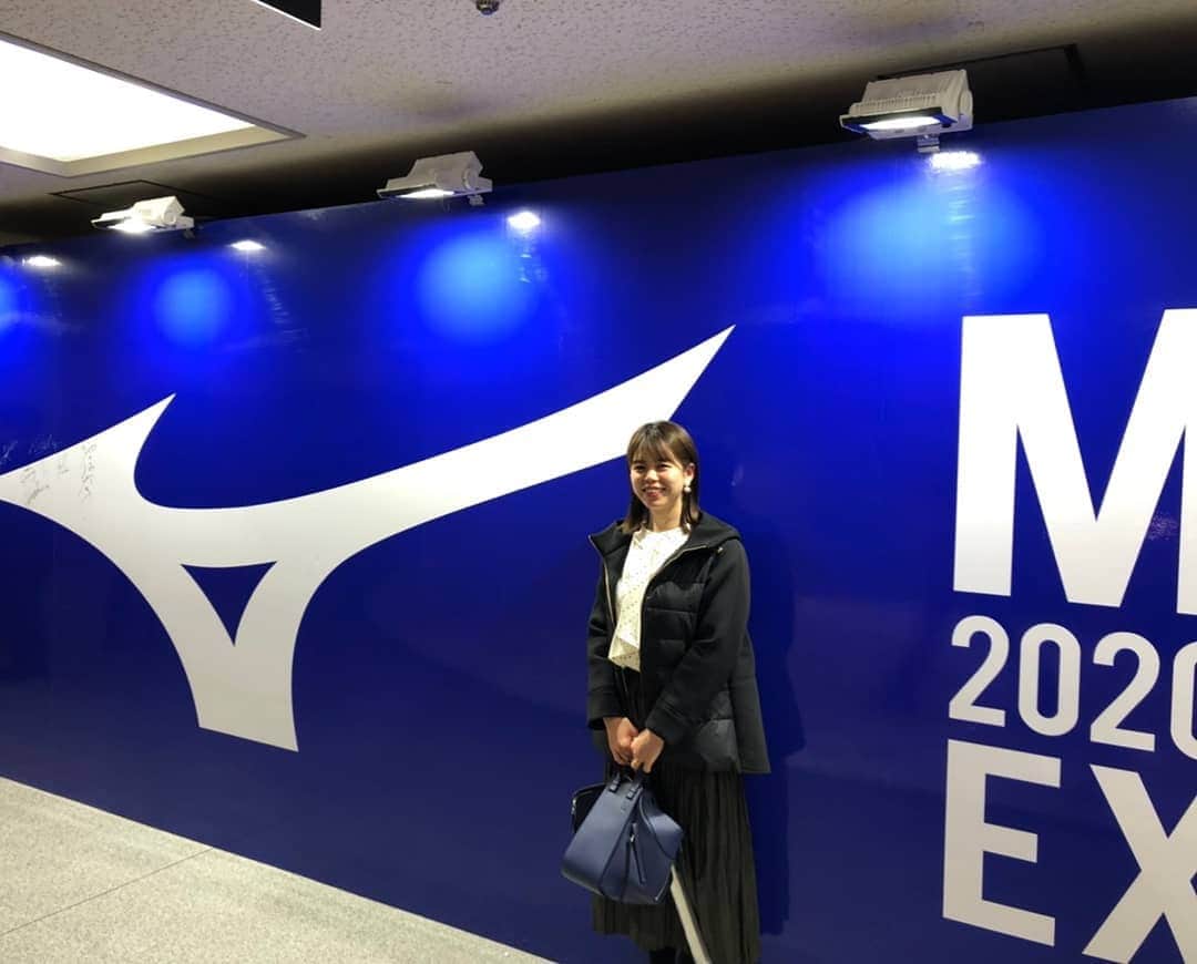 星奈津美のインスタグラム：「. いつもお世話になっているミズノさんの MIZUNO2020AW EXHIBITIONへお邪魔しました✨ 可愛い水着やウェアがどんどん出てくるし、早く着たいなぁと思うものばかり🥺✨ 引退してからは、選手の頃のようにガンガントレーニングする事はなくなったけど、水着やウェアが可愛いだけでジム通いも頑張って続けられるなぁとつくづく実感しています❣️❣️ もちろん、機能性もさらに進化しているし、特に秋冬物は保温性もばっちり🙆‍♀⭕ 皆さんも是非お楽しみに☺️！！ #MIZUNO #2020AW #EXHIBITION #ミズノスイム #ミズノスイムチーム」