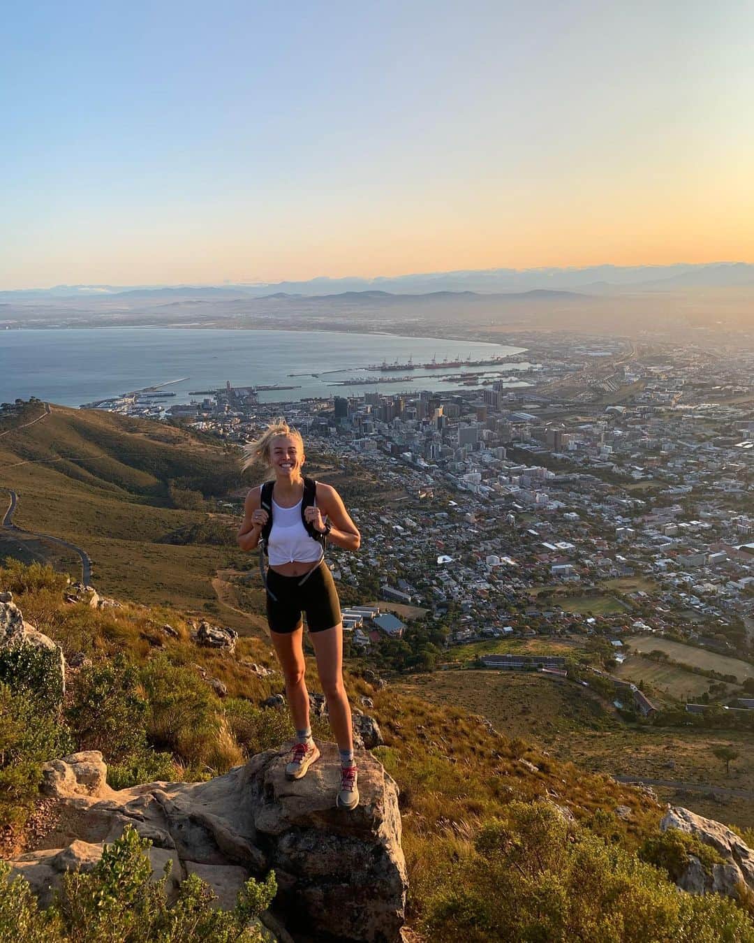 Zanna Van Dijkさんのインスタグラム写真 - (Zanna Van DijkInstagram)「Part human, part mountain goat 🐐 Tag a friend who would enjoy this hike! 🏔 Climbing up Lions Head for sunrise this morning with @lancekime was totally worth the 4am alarm 🌅 Cape Town, I’ve fallen in love with your natural beauty 😍🇿🇦❤️ #capetown #southafrica @atlanticoutlook #hikingcapetown #hikelife #hikinggirls #exploremore #getoutdoors #mountaingirl #outdoorlover #hikingtrails #lionshead #capetownhikes #hikingculture #greenspace #naturelover」1月23日 17時14分 - zannavandijk