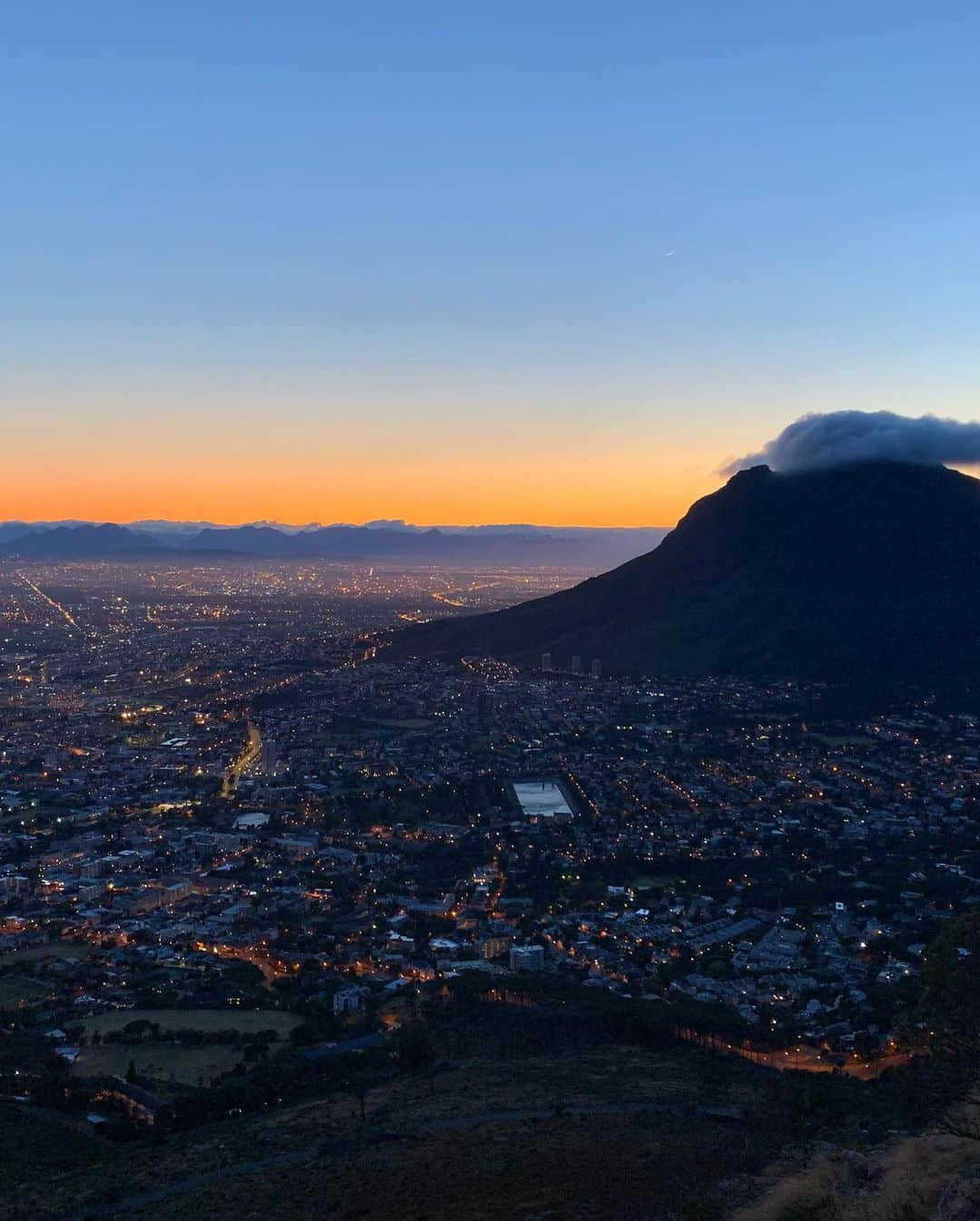 Zanna Van Dijkさんのインスタグラム写真 - (Zanna Van DijkInstagram)「Part human, part mountain goat 🐐 Tag a friend who would enjoy this hike! 🏔 Climbing up Lions Head for sunrise this morning with @lancekime was totally worth the 4am alarm 🌅 Cape Town, I’ve fallen in love with your natural beauty 😍🇿🇦❤️ #capetown #southafrica @atlanticoutlook #hikingcapetown #hikelife #hikinggirls #exploremore #getoutdoors #mountaingirl #outdoorlover #hikingtrails #lionshead #capetownhikes #hikingculture #greenspace #naturelover」1月23日 17時14分 - zannavandijk