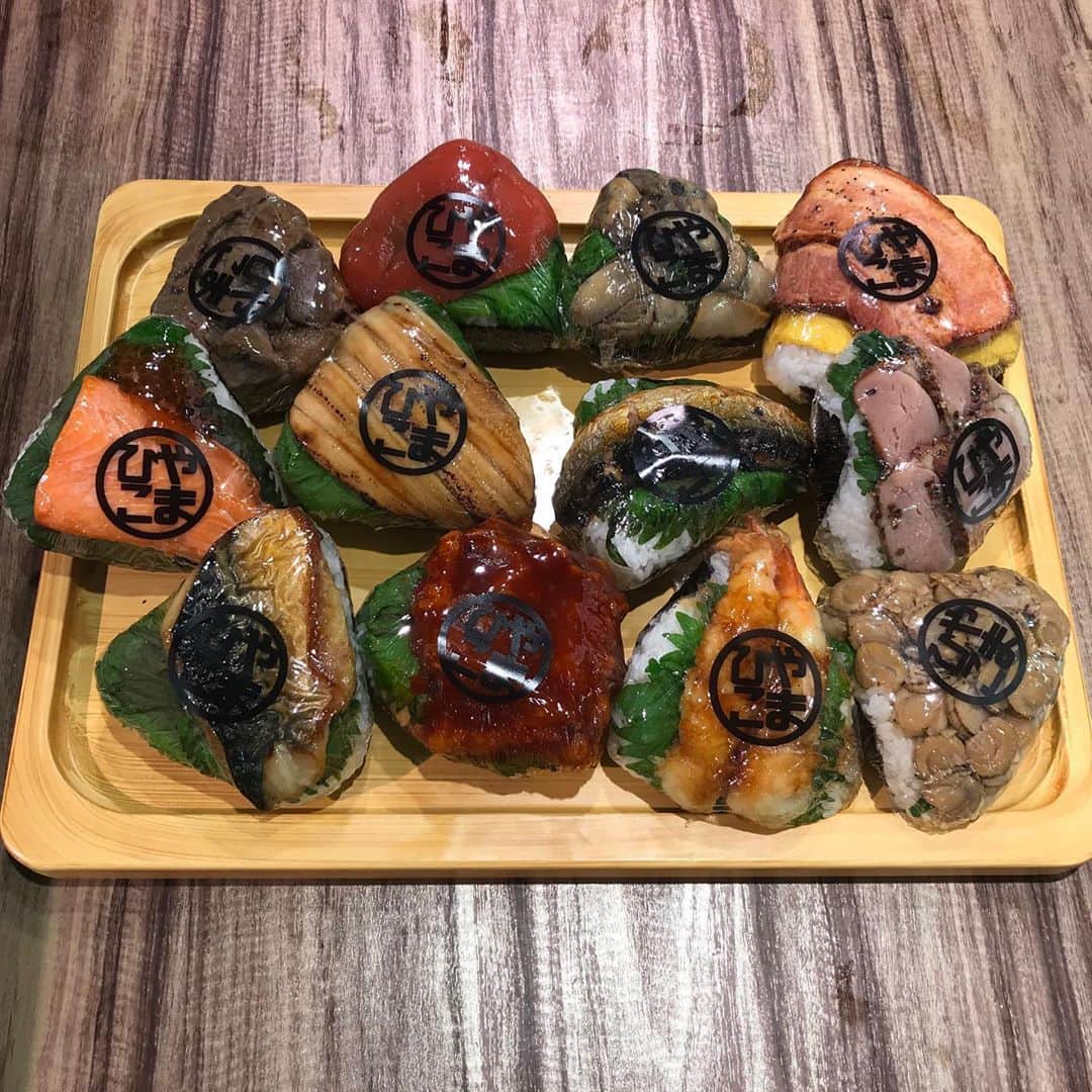 のインスタグラム：「🍙﻿ #ハヤリモン でご紹介した﻿ やまひこ尾張旭店の﻿ 具沢山おにぎり✨﻿ ﻿ おにぎりにこんなに見惚れたのは初めて…😳﻿ ﻿ 太田さん、さすがです！！！﻿ ﻿ 今週土曜日に販売予定ですよ🙌﻿ ﻿ ﻿ ﻿ #やまひこ #具沢山おにぎり #小椋久美子 さん #名古屋 #メーテレ #アナウンサー #ドデスカ #徳重杏奈」