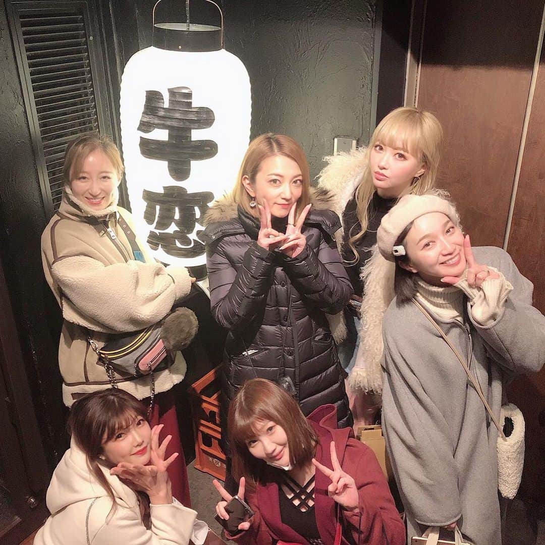 細田海友さんのインスタグラム写真 - (細田海友Instagram)「＊ 遅れました🙇‍♀️✨💦 明けまして おめでとうございます🧡 今年もどうぞ よろしくお願いします☺️ 本日でお誕生日も迎えました🧡 カウントダウンは 大好きなメンバーと…💓 毎年言ってますが 私の周りにいてくれる人達を 大切にするのが目標です♥️ 愛で包み込める程の包容力たっぷりな 女性になる事も目標にしよぉ♥️ 埋れたくなるほどの…🙈♥️ん？ 今日はまずはお誕生日配信から🥰✨ #MyBirthday#0123 #instadaily#instagood#bestoftheday #like4like #l4l #follow#followme#tagsforlike#photo#japanese#japanesegirl#tokyo#selfie#fashion#liketolike#photospot#likesback#likeme#팔로마#좋다#일본#셀카  #셀스타그램#셀피#데일리#일상#레그램」1月23日 17時38分 - miyuu_bigbaby