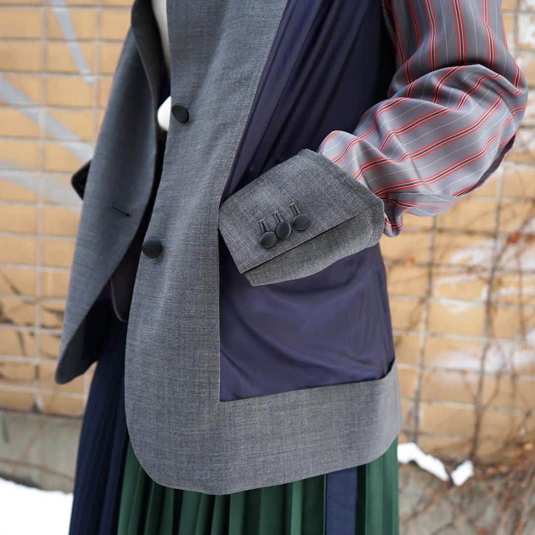 MāWさんのインスタグラム写真 - (MāWInstagram)「. <sacai women’s 2020 Pre Spring collection 1.25(sat.) start>. . [sacai] Suiting Jacket. Cotton Poplin Pleated Skirt. -  #sacai #mawsapporo#MāW #ins_online #20ss #sapporo#hokkaido」1月23日 17時33分 - maw_sapporo