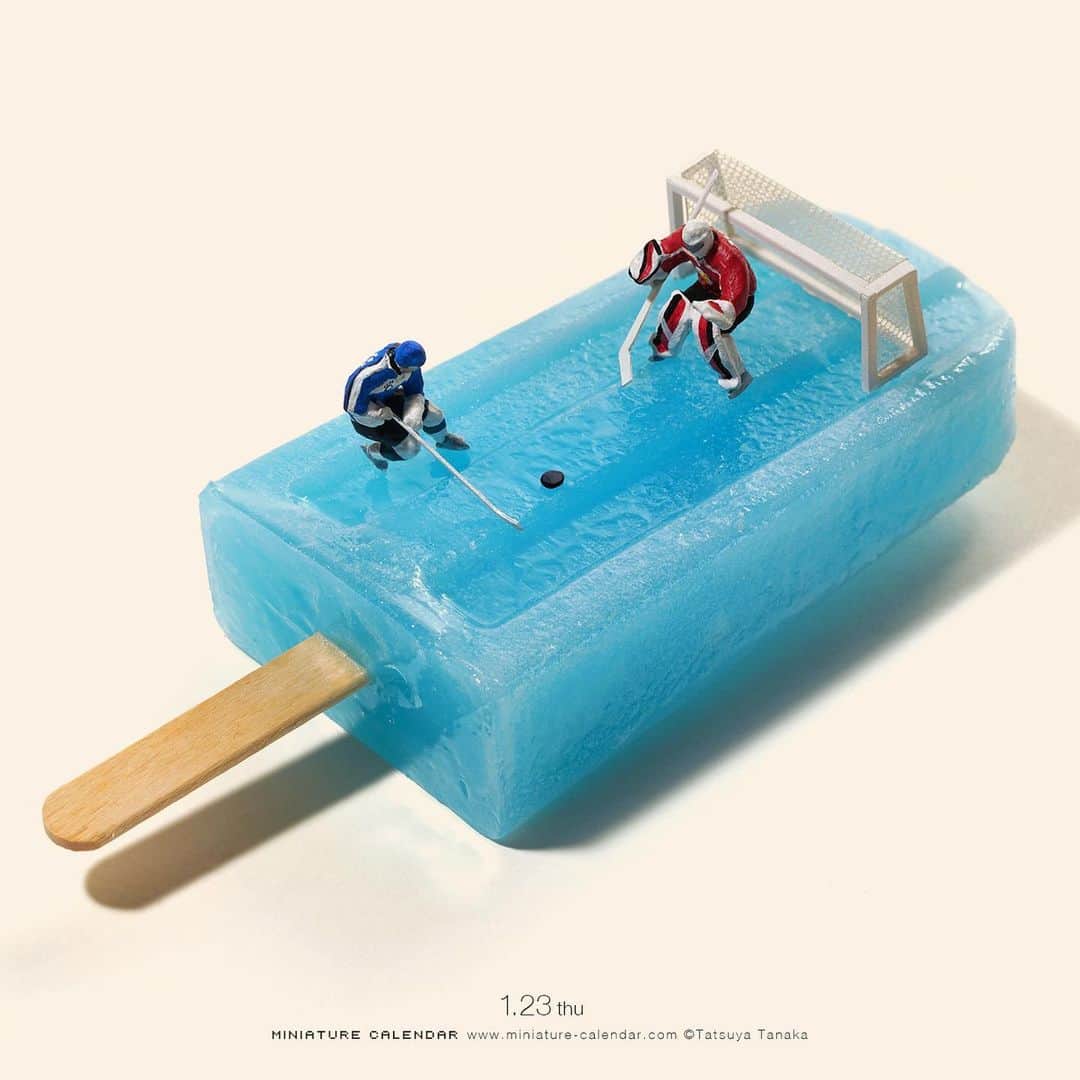 田中達也さんのインスタグラム写真 - (田中達也Instagram)「. 1.23 thu “Ice Pockey” . アイスはなめても試合はなめるな . #棒アイス #アイスホッケー #食品サンプル #IcePop #Popsicle #IceHockey #Fakefood . ────────────────── 《EXHIBITION info》 . 【MINIATURE LIFE展 in 山形】 MINIATURE LIFE EXHIBITION in Yamagata until Mar 1, 2020 #MINIATURELIFE展 #ミニチュアライフ展 . 【微型展 2.0 台中站】 MINIATURE LIFE EXHIBITION2 in Taichung until Mar 1, 2020 #微型展 #田中達也微型展 . 【small MUJI vol.1“Miniature”】 until Feb 29, 2020 #smallMUJI #MUJIKamppiHelsinki . ℹ️Please look at the Instagram story’s highlight for more information. .」1月23日 8時59分 - tanaka_tatsuya